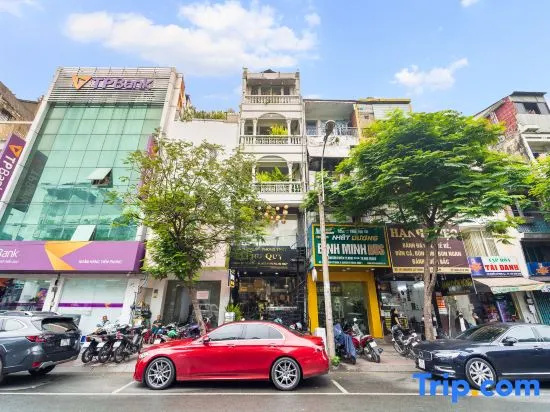 Spacious 7BR Townhouse-FREE Breakfast+Karaoke @ D1