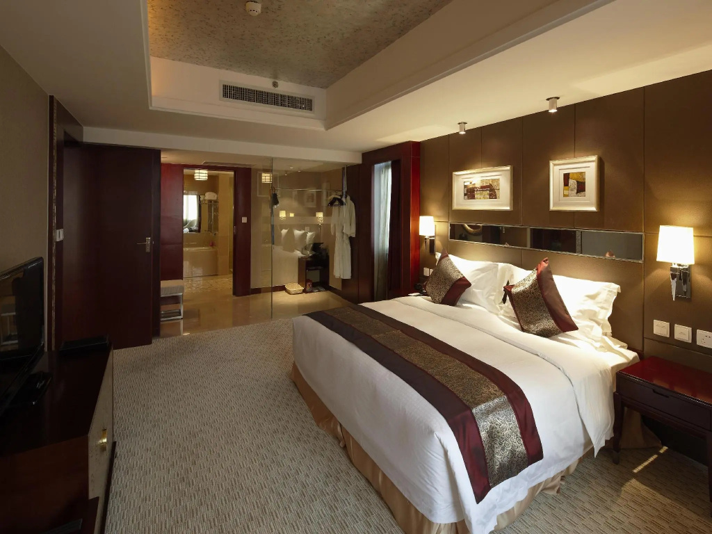 Business Double room (full double bed)