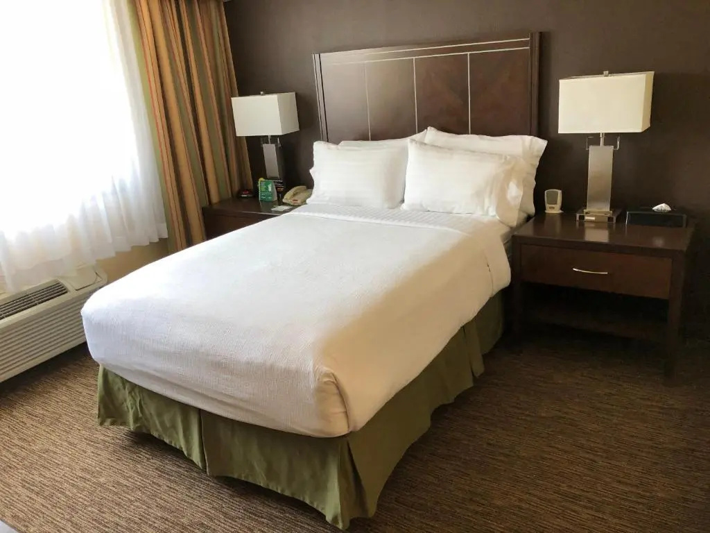 Holiday Inn Hotel & Suites Anaheim by IHG - Chambres