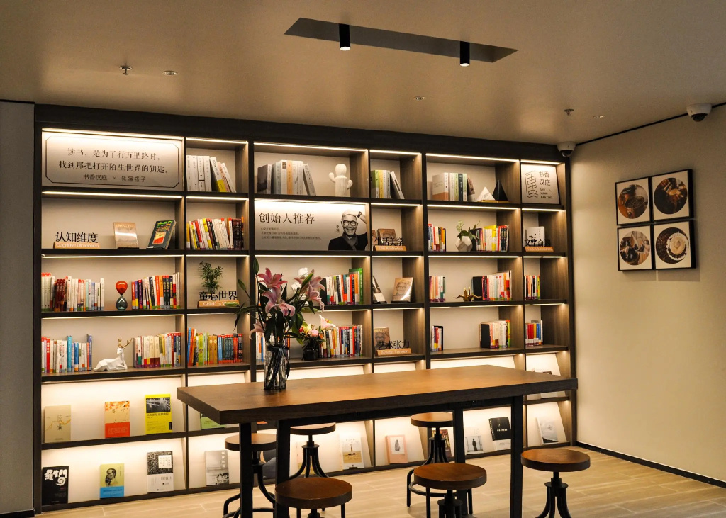 Lobby & Reception
