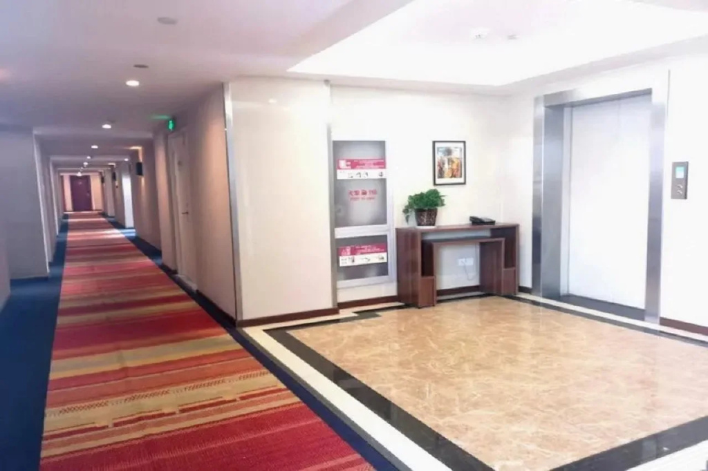 Lobby & Reception