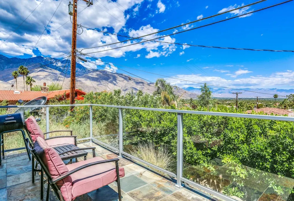 3br/3ba Pool/ Jacuzzi In Southeast Side Of Palm Springs 3 Bedroom Home