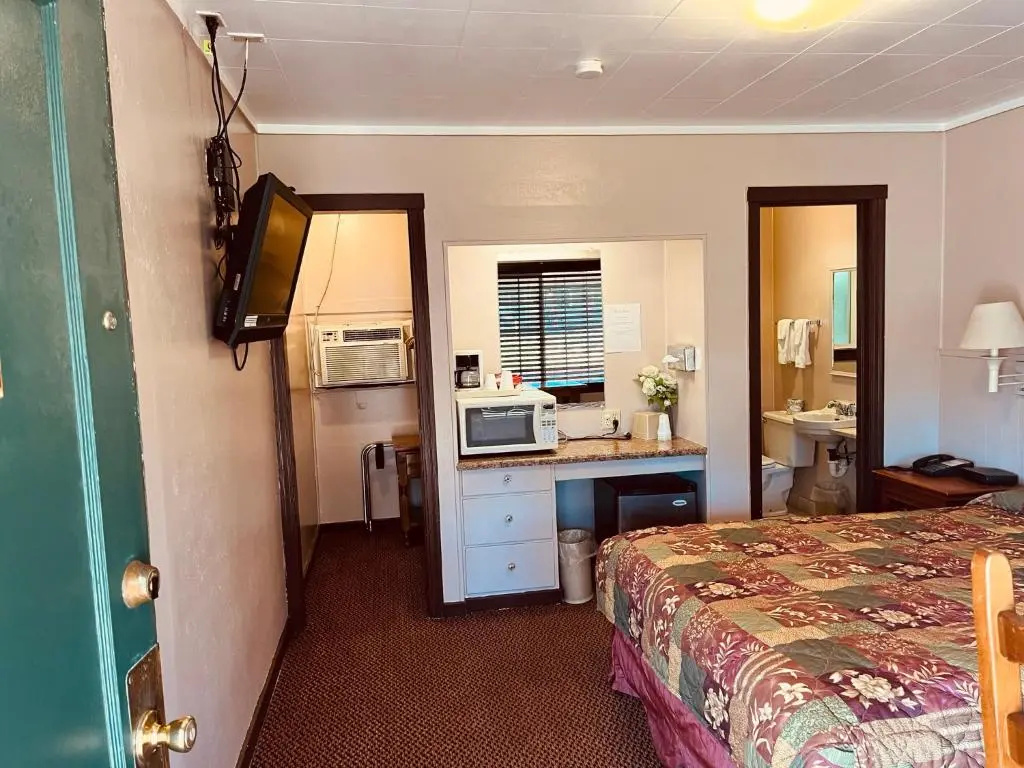 Standard Double room (full double bed)