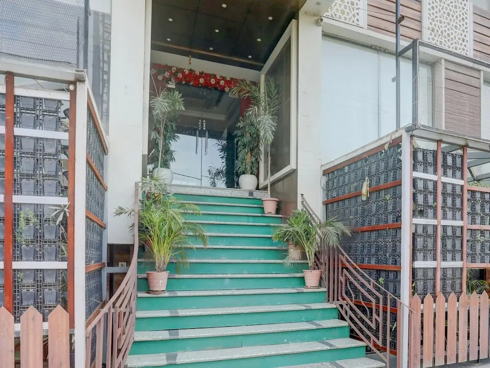 Premium The Golden Crown Hotel