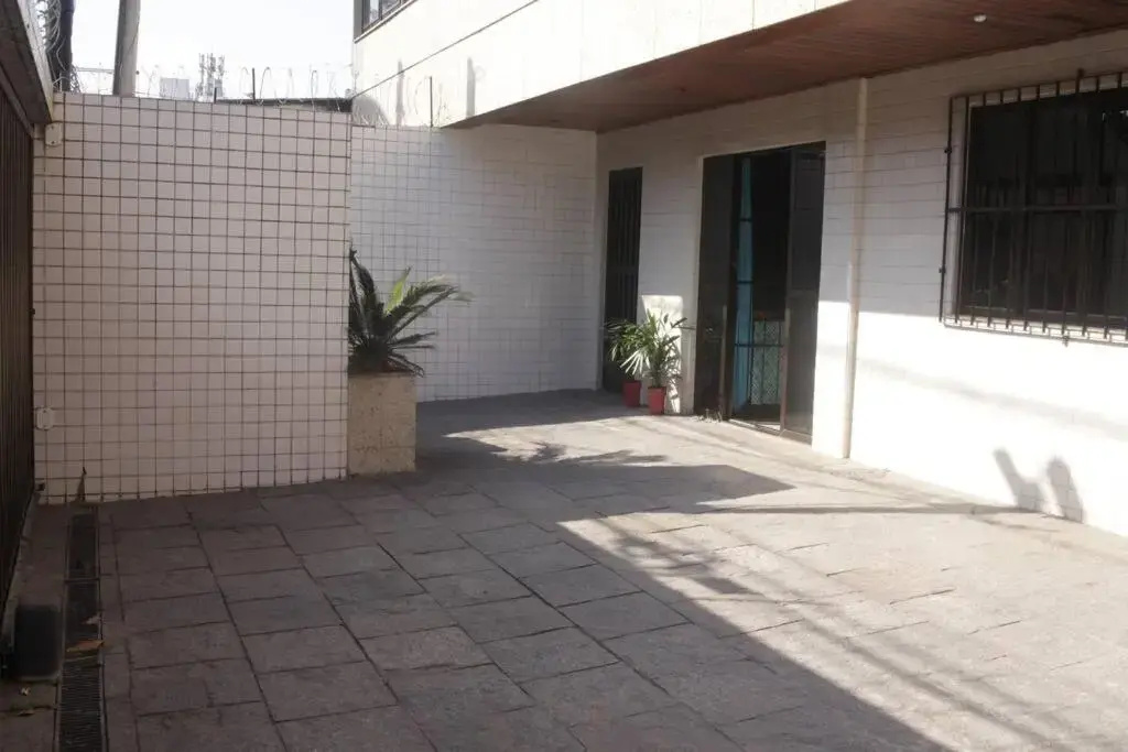 Casa CorAll Quartos e Suíte Wi-Fi 150m Mar
