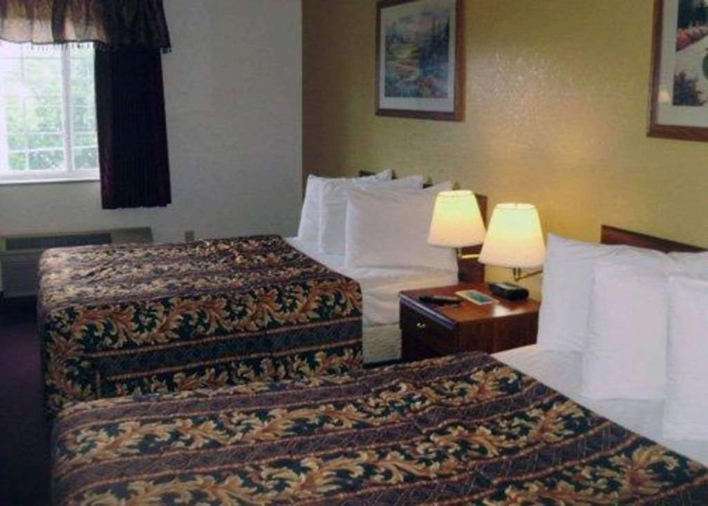 Rodeway Inn Salina North — 4