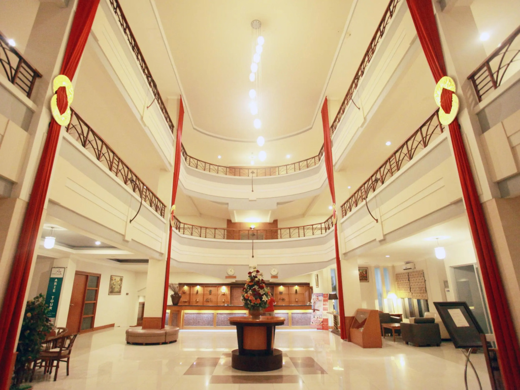 Lobby & Reception