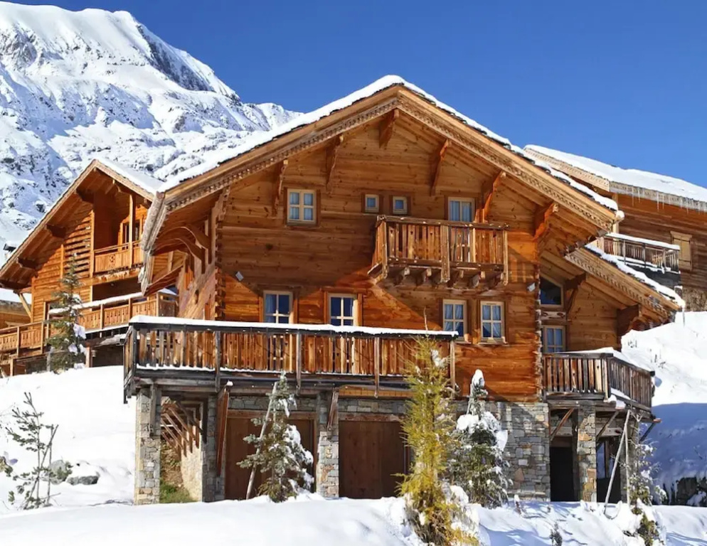 Chalet in Alpe D'huez With Sauna & Hot Tub