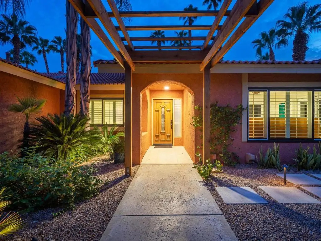 Modern Loma Vista