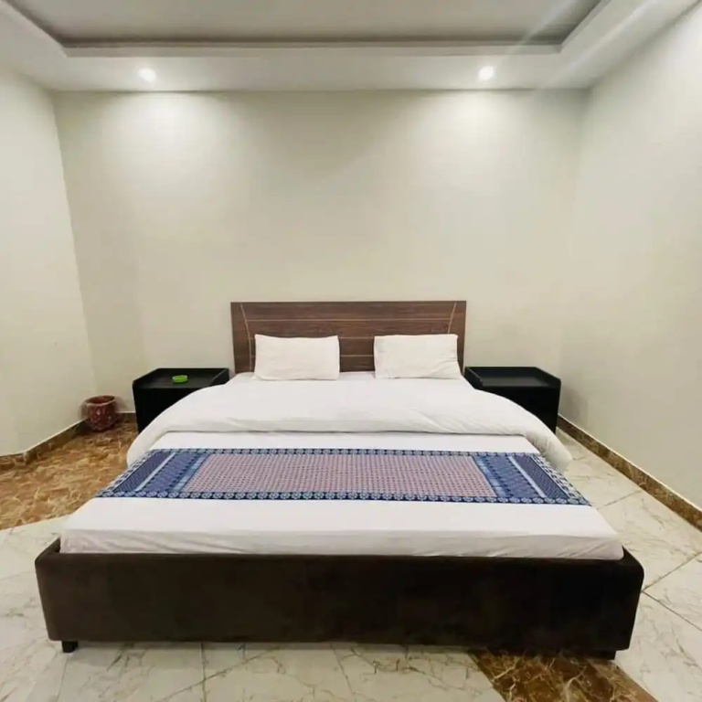 Deluxe Double room (full double bed)