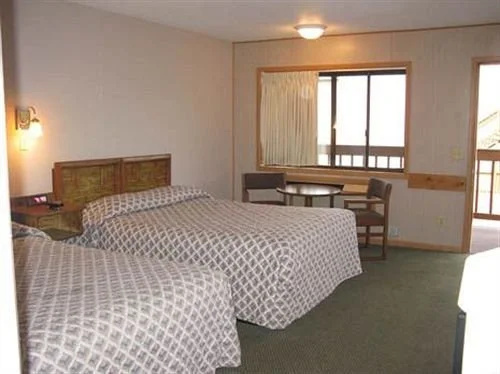 Mayflower Motel And Suites