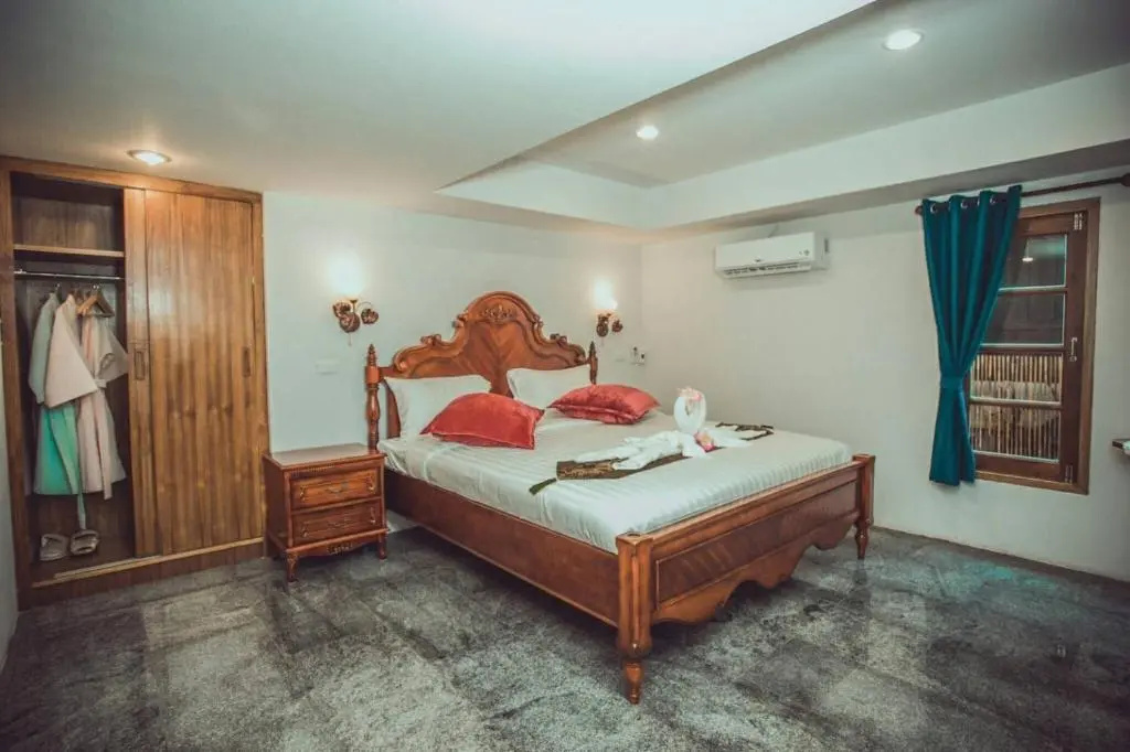 Superior Double room (full double bed)