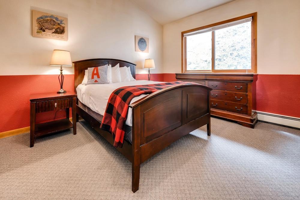 Boulder Mountain Lodge by null