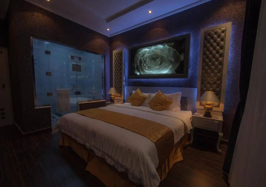 Deluxe Double room (full double bed)