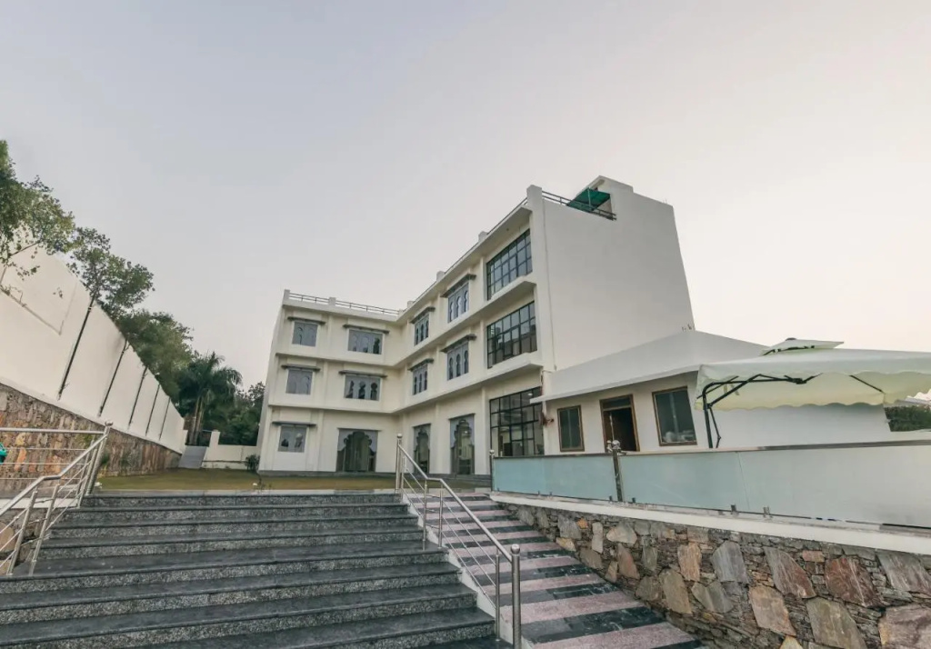 Serenity Hill Resort Near - 2Km Fateh Sagar Lake Udaipur