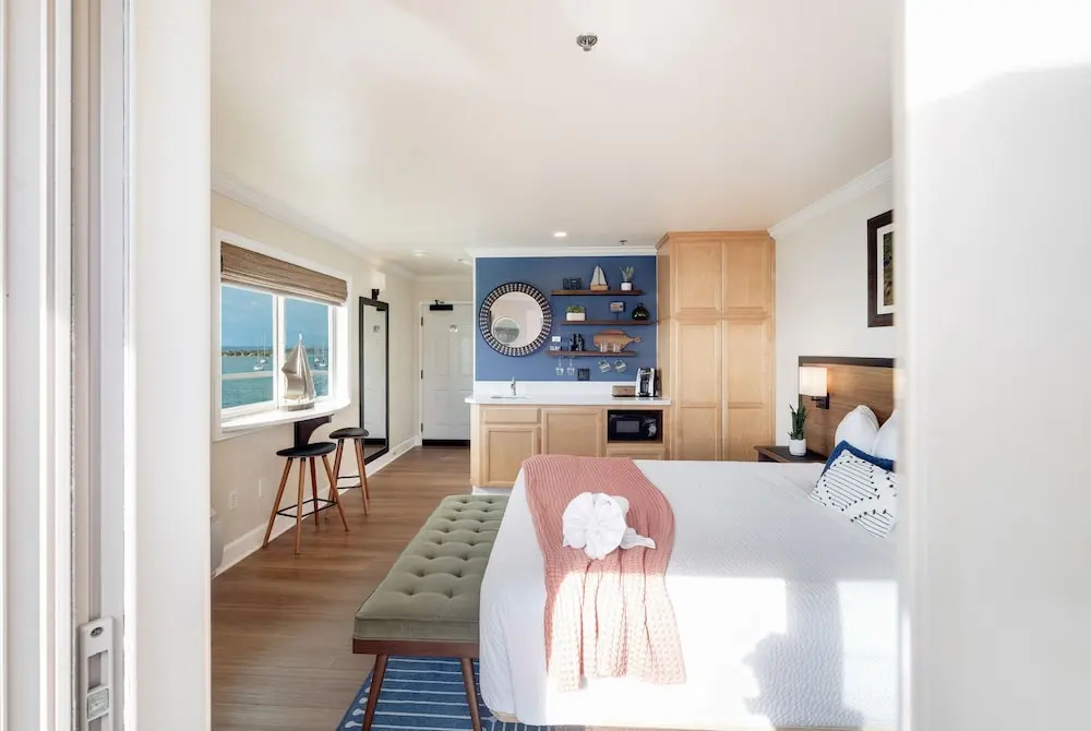 Standard Double room with bay view (full double bed)