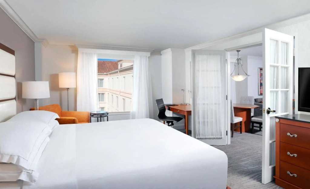 Hilton Naples — фото 4