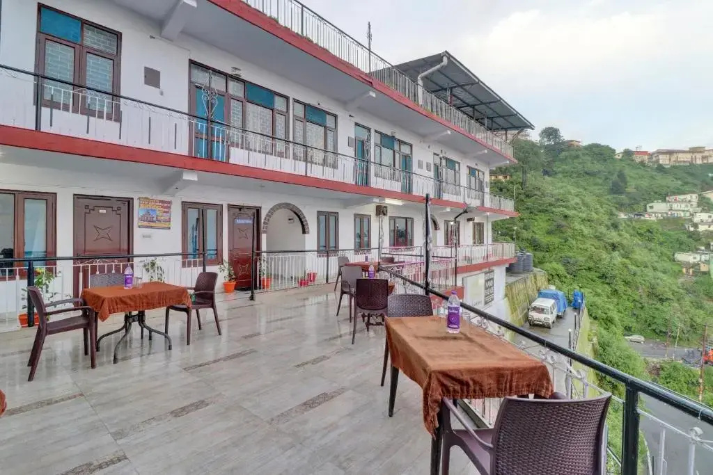 OYO 92514 Savitri Hotel Nand Palace