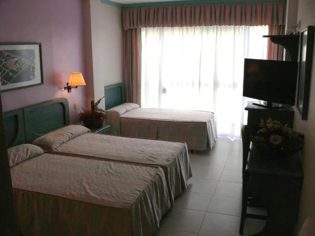 Standard Triple room
