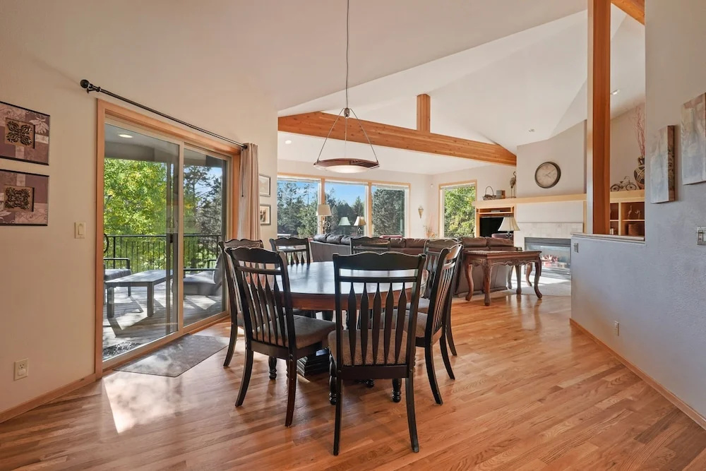 11 Tournament 5 Bedroom Home by RedAwning