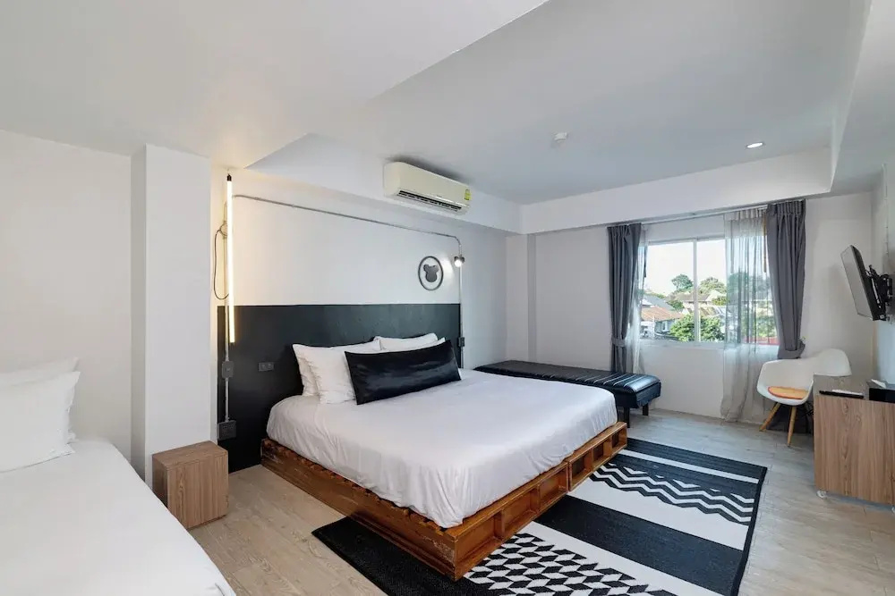 Deluxe Triple room with balcony