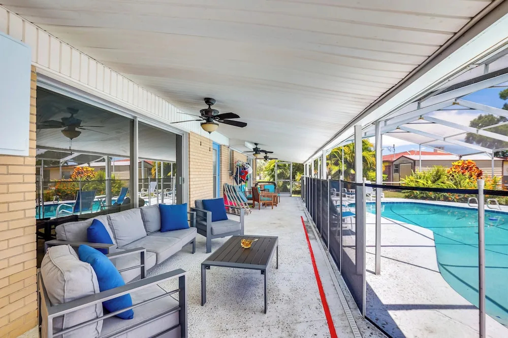 5 Mi to Busch Gardens Tampa Bay: Villa w/ Pool!