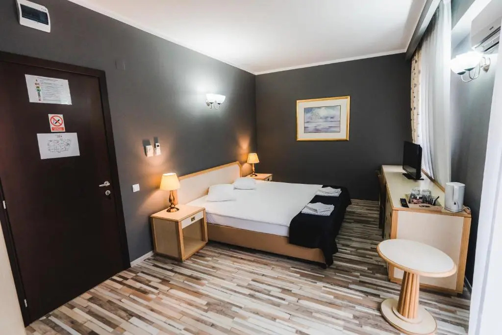 Superior Double room with balcony (full double bed)