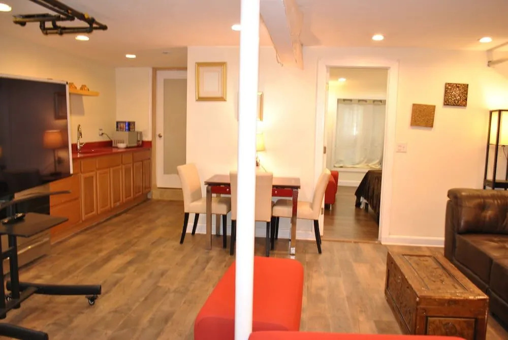 L 3 Downtown Newark Guesthouse — фото 5