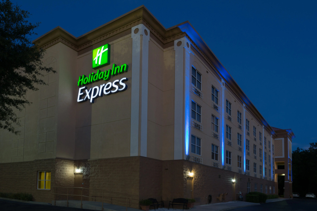 Holiday Inn Express Suites Plant City by IHG