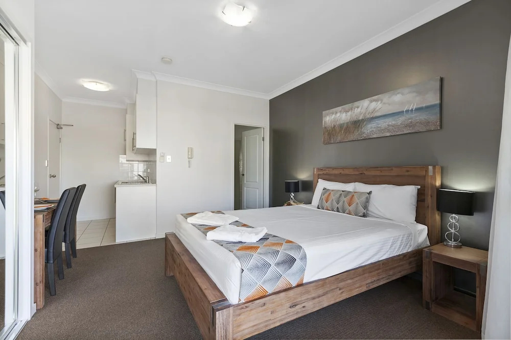 Deluxe Studio with balcony and with partial ocean view