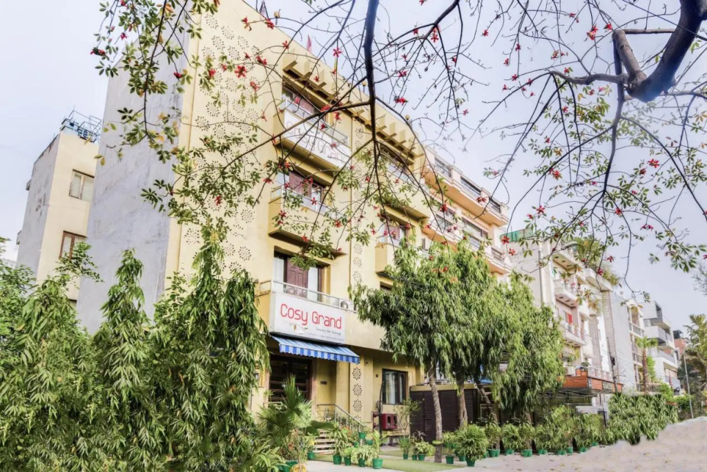 Cosy Grand @Chanakyapuri by The Cosy Hotels.