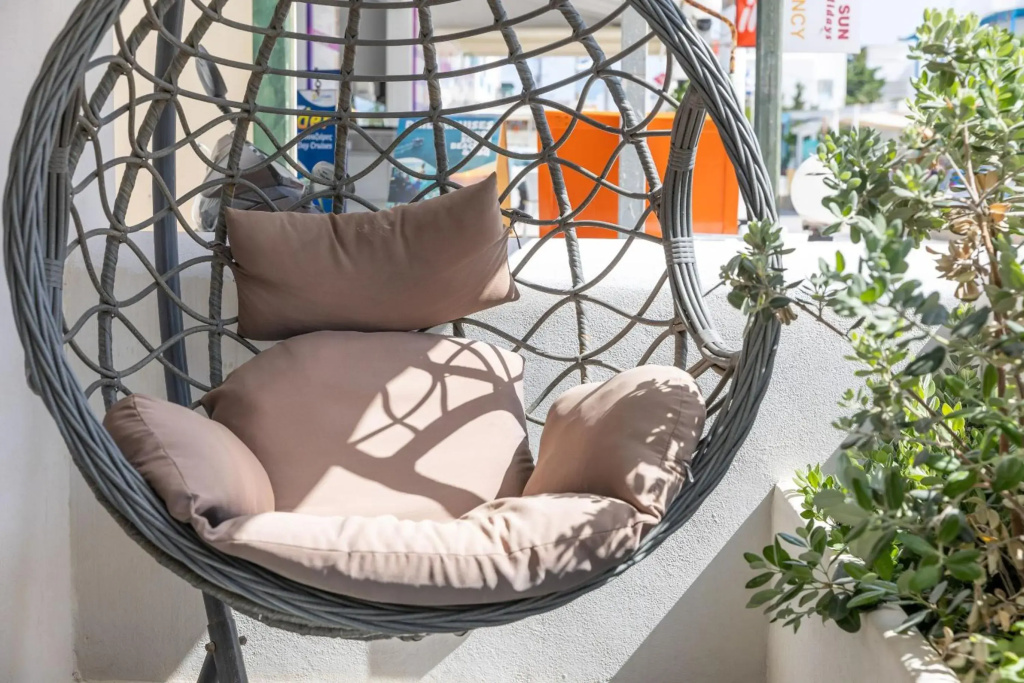 Naxos Petite Studios - Général