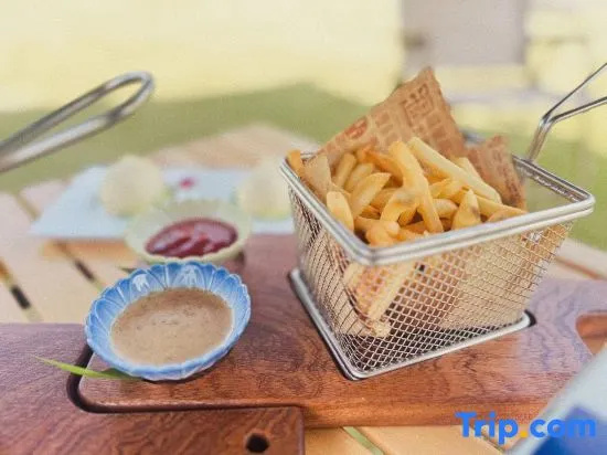 Food & Beverage