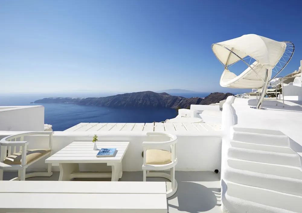 White Santorini Suites & Spa