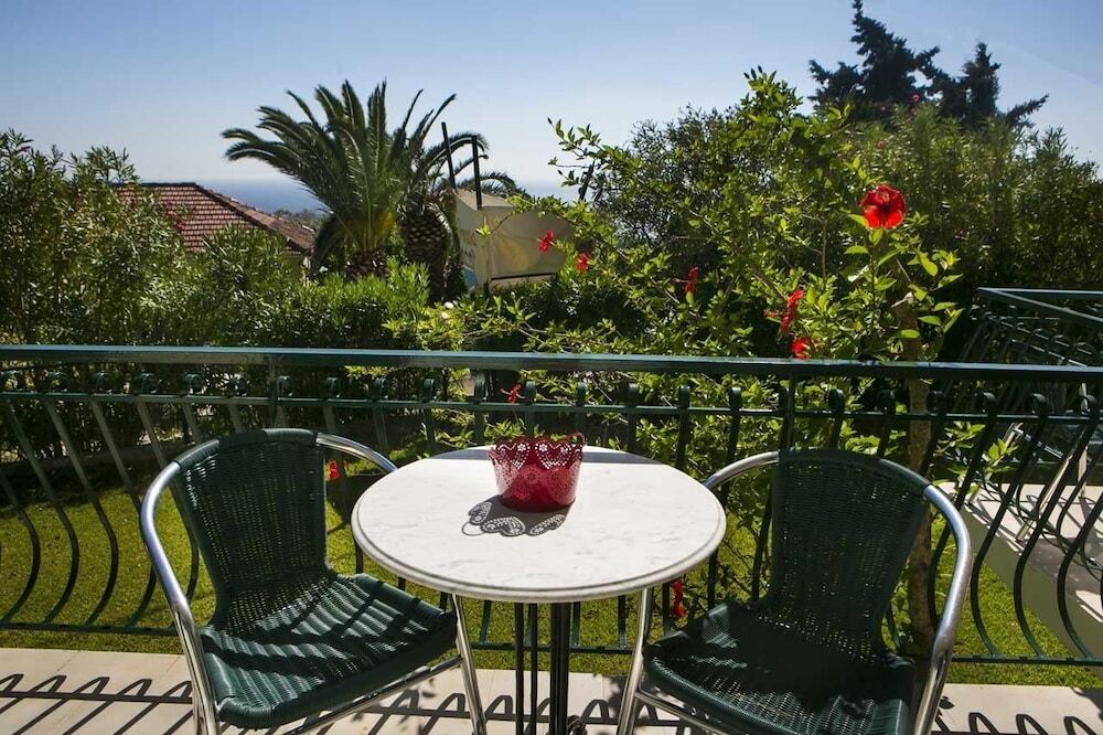 Irena Studios And Apartments 
