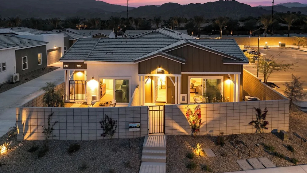 Summerwell by Avantstay - Entire Building, One 4BR Two 2BR Spaces, 22 Guests, Resort Pool and Fitness Center in Indio