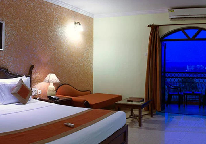 Deluxe Double room with pool view (full double bed)
