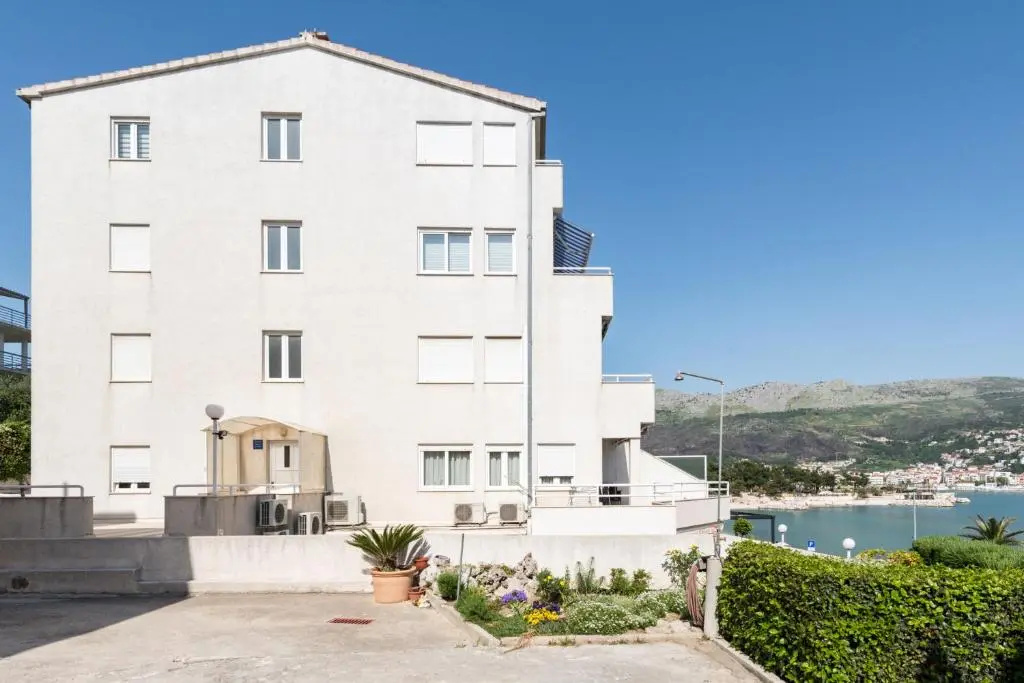 Apartment with sea view