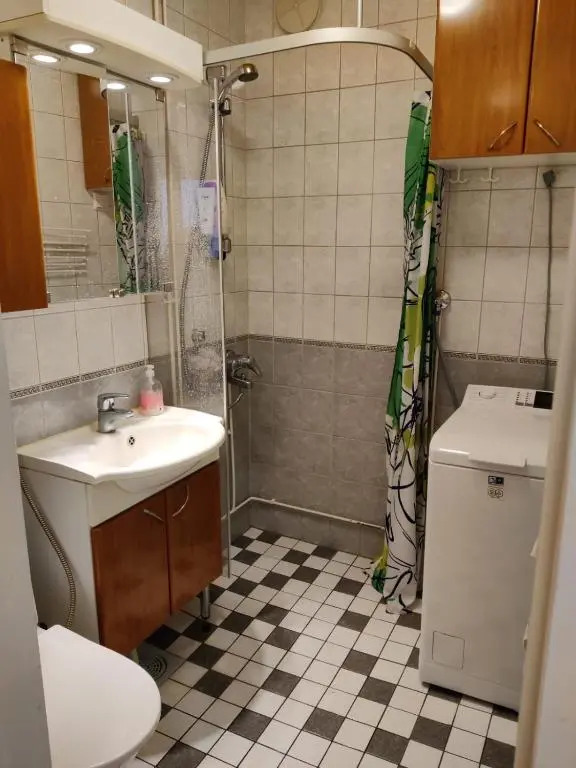 Joensuu city center, WIFI internet, prime location heart of center, Big 69 sq apartment, free parking, king bed, electric car station, beautiful, relaxing, fully furnished, Big TV 55', 2 bedroom and one big living hall room — фото 4