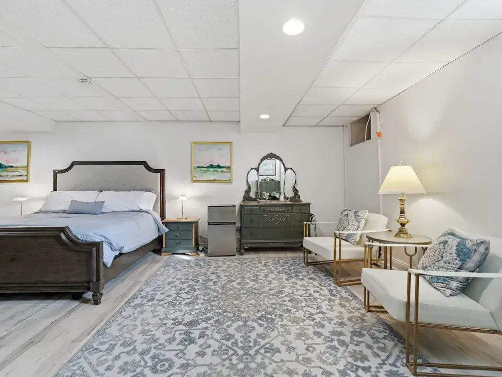 Deluxe Double Suite (full double bed)