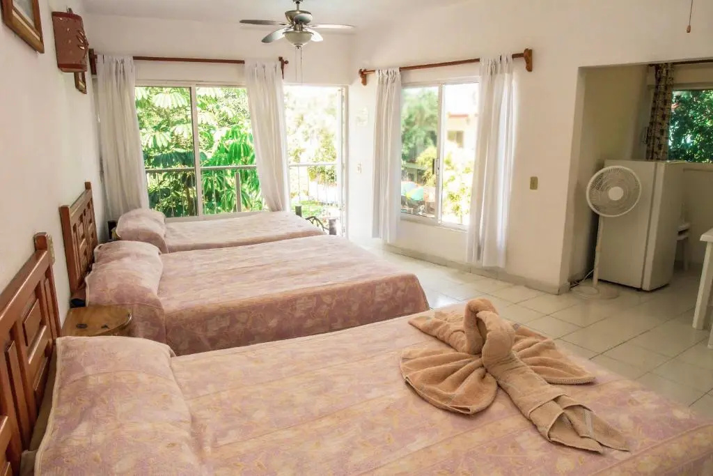 Standard Triple room