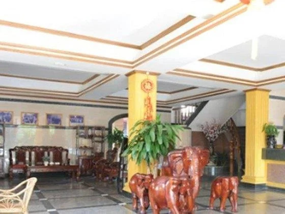 IU Hotel Ruili Nanmao Street - Général