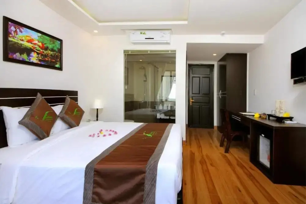 Deluxe Double room with balcony (full double bed)