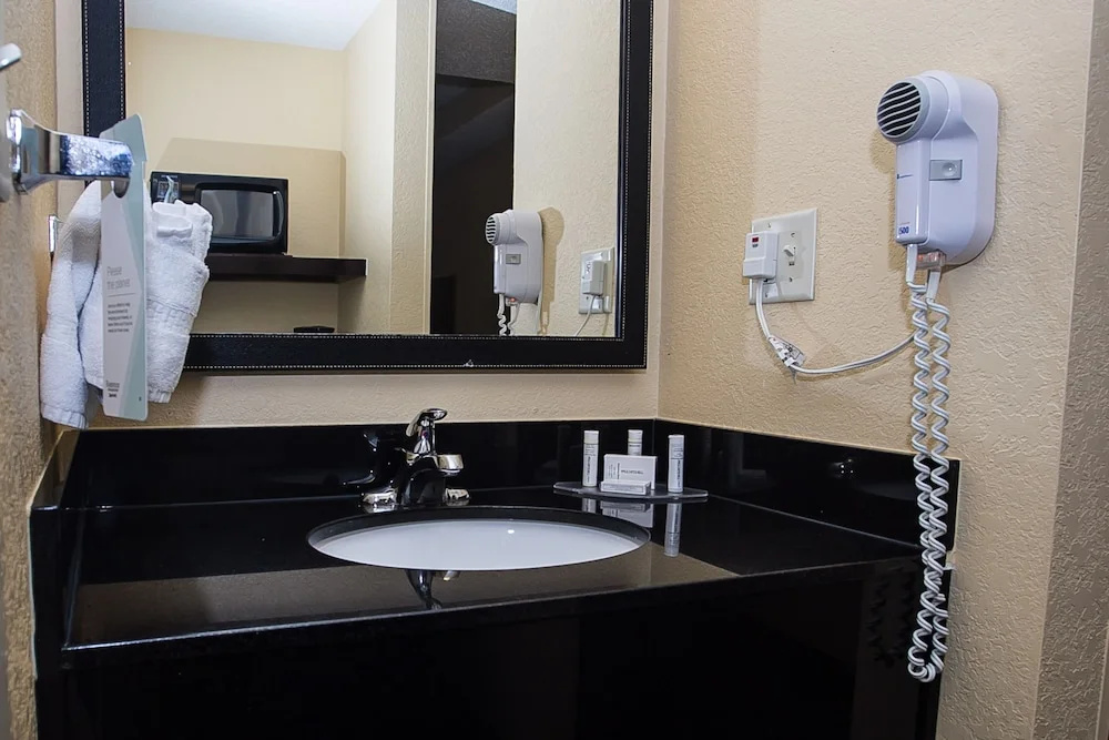 Fairfield Inn & Suites Boston Milford