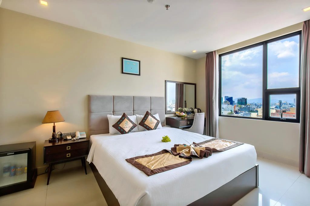 Standard Double room with city view (full double bed)