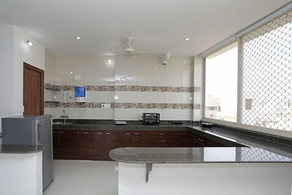 OYO 10059 Home Modern 2BHK Gulabh Bagh