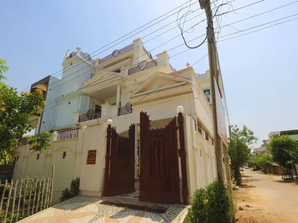 Hotel Sky Moon Inn by OYO Rooms
