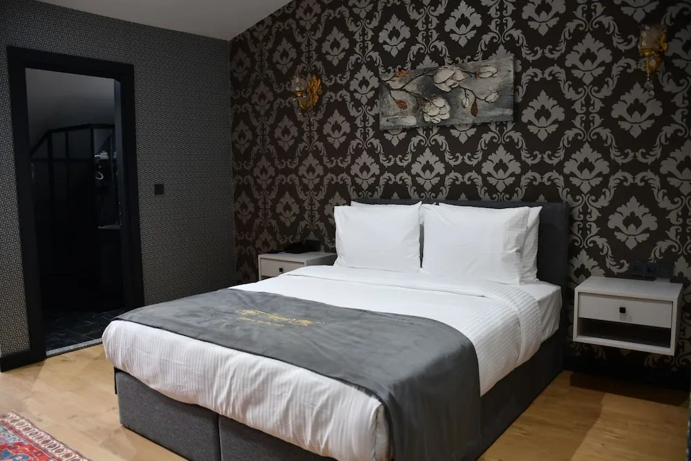 Hmz Luxury Hotel — 1