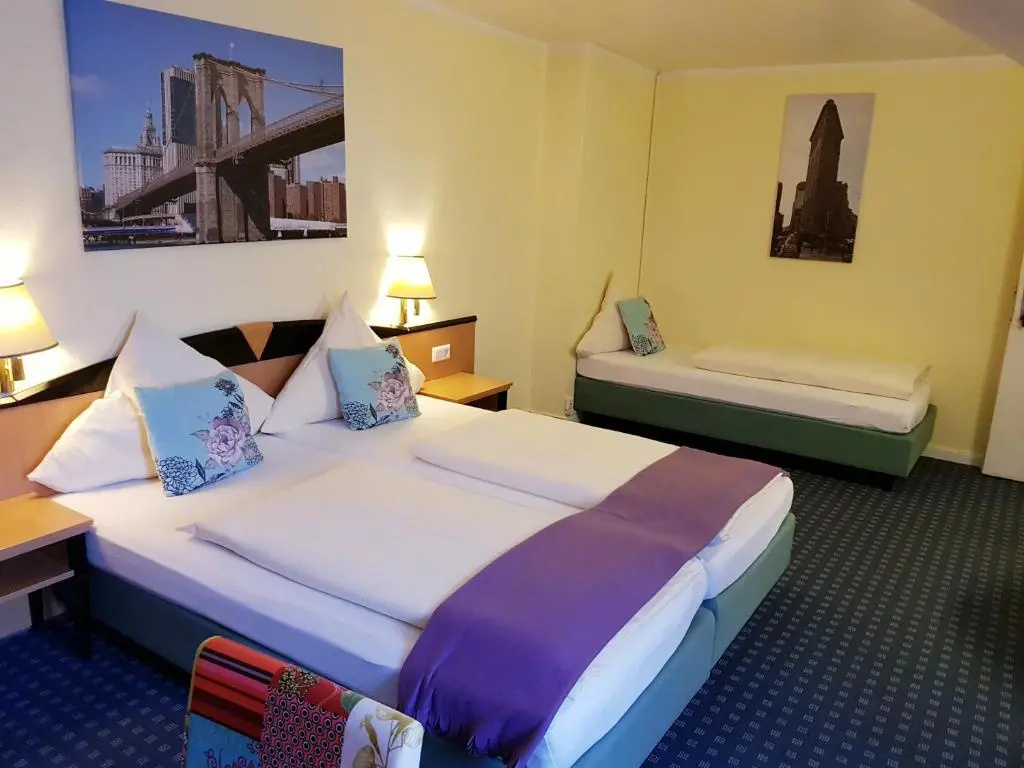Standard Triple room