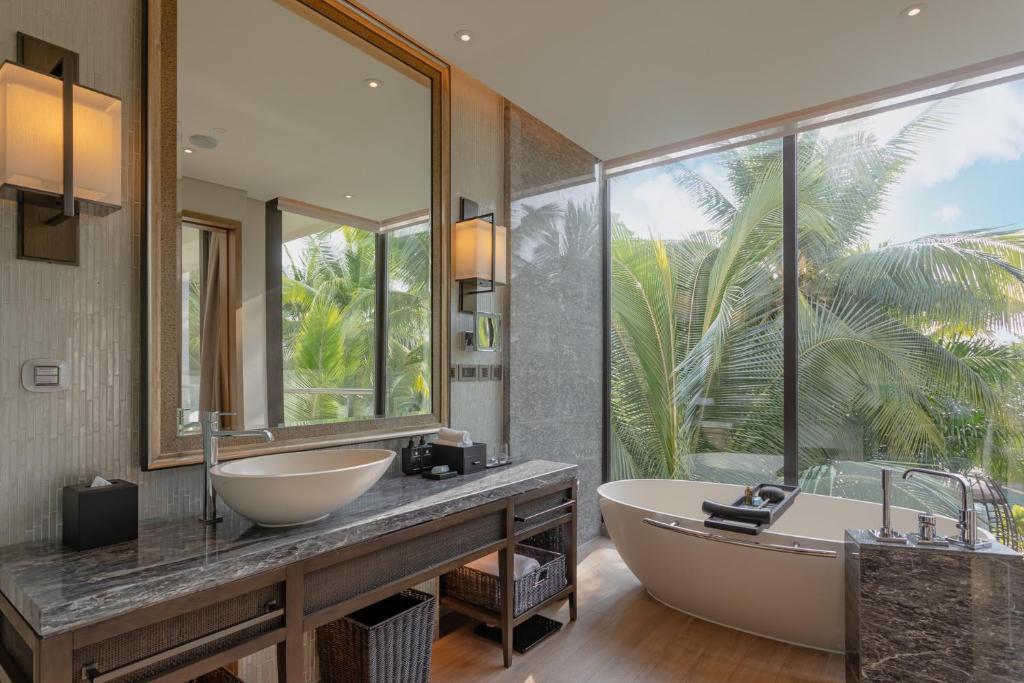 Intercontinental Phu Quoc Long Beach Resort